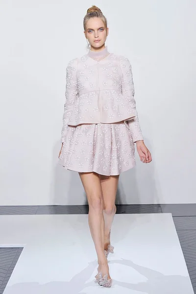Look 28